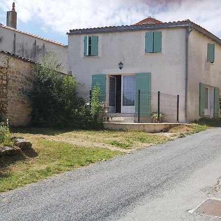 jonzac-gite-lepuits Clion  Extérieur photo
